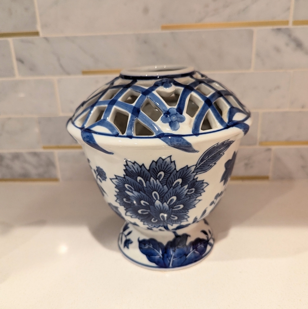 Beautiful Vintage Floral Arrangement vase